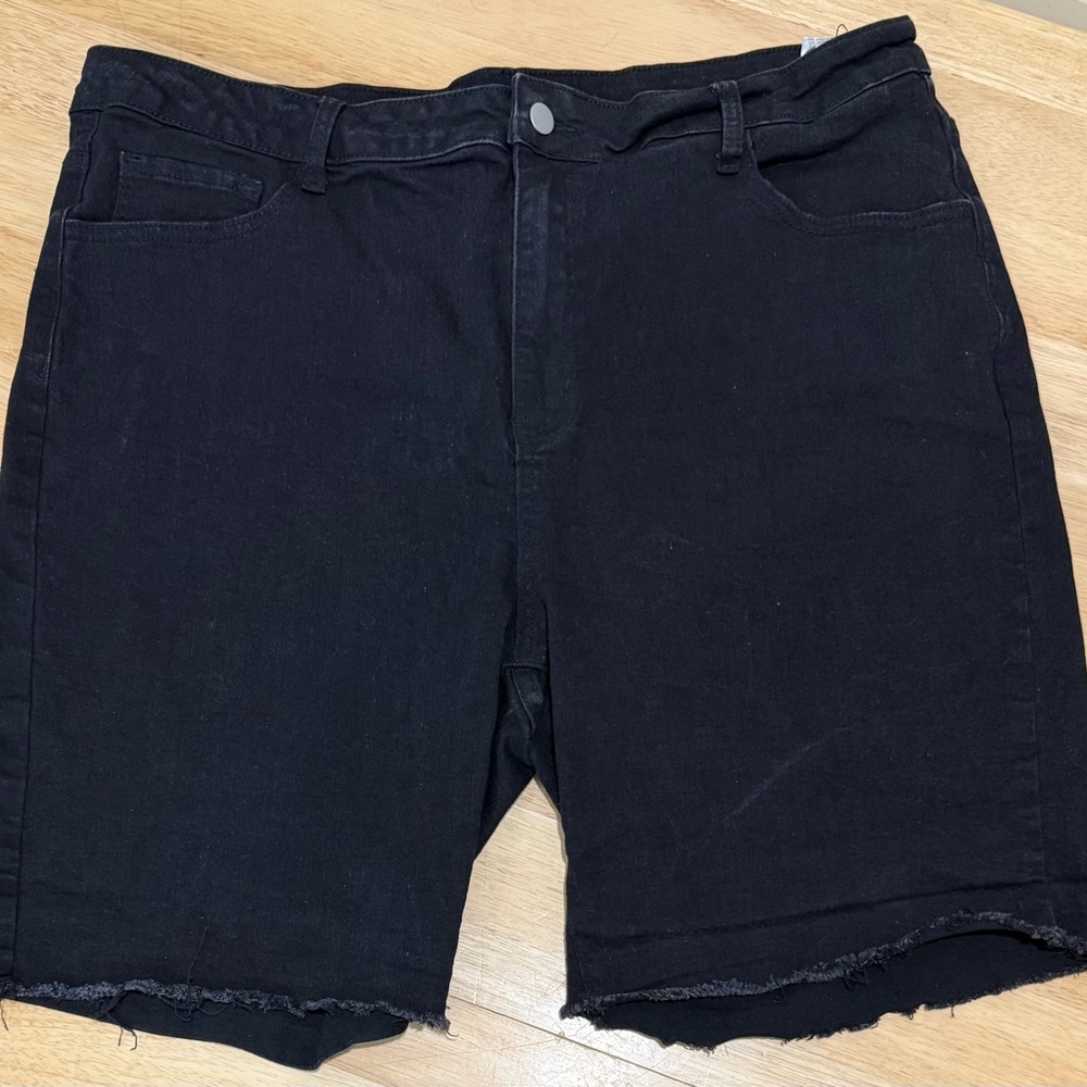 SHEIN 4x Bermuda Short, like new, plus size worn once, measurements in pics